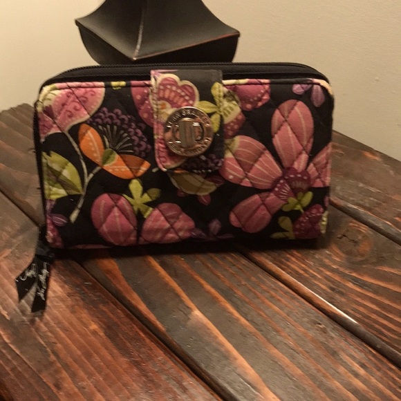 Vera Bradley wallet. - Picture 2 of 8